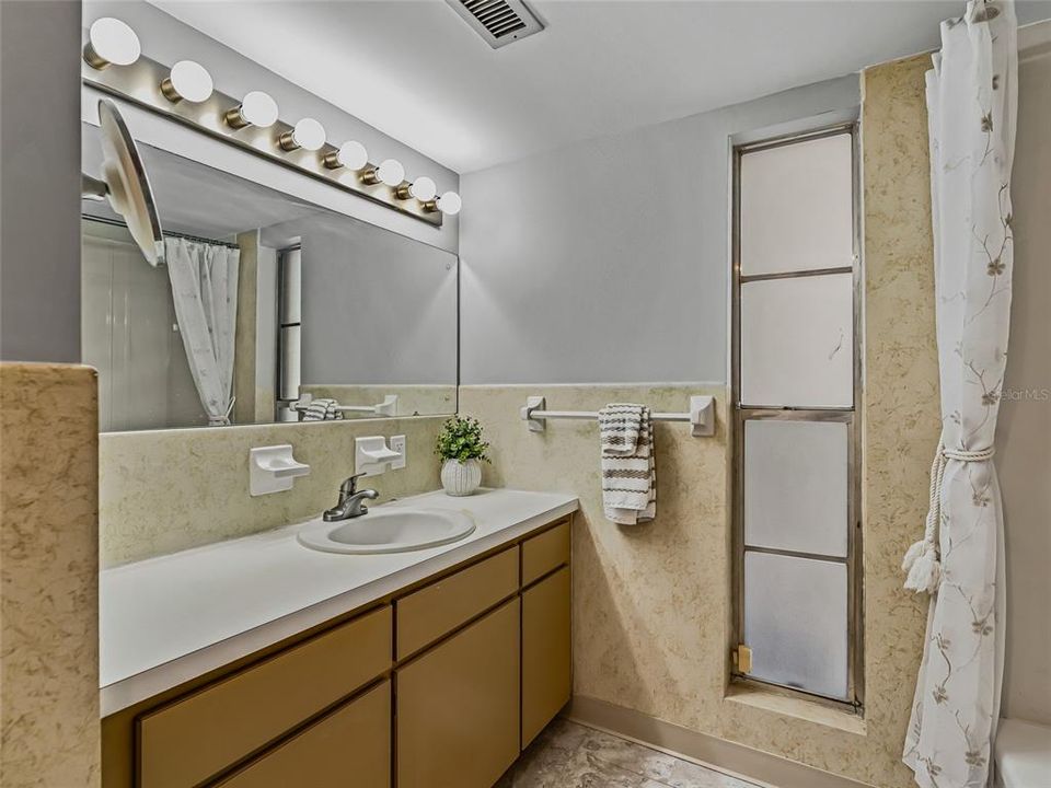 En Venta: $1,199,900 (6 camas, 3 baños, 3625 Pies cuadrados)