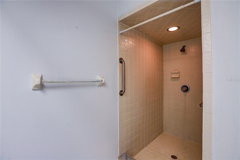 En Venta: $179,990 (2 camas, 2 baños, 1209 Pies cuadrados)