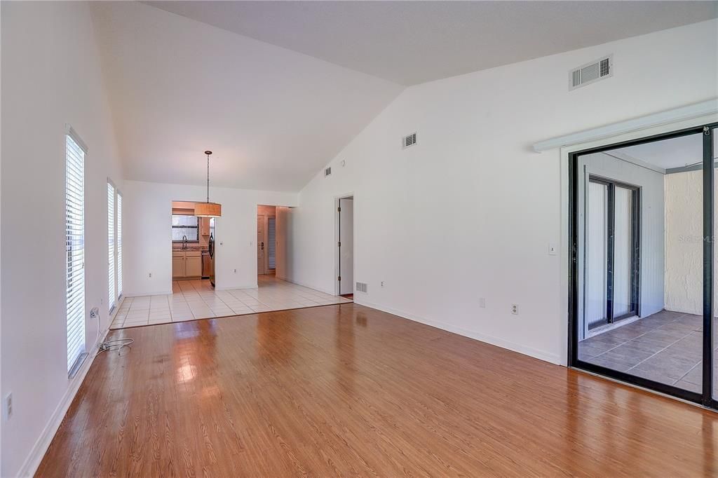 En Venta: $179,990 (2 camas, 2 baños, 1209 Pies cuadrados)