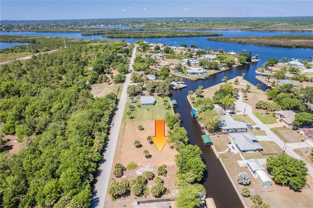 En Venta: $170,000 (0.43 acres)