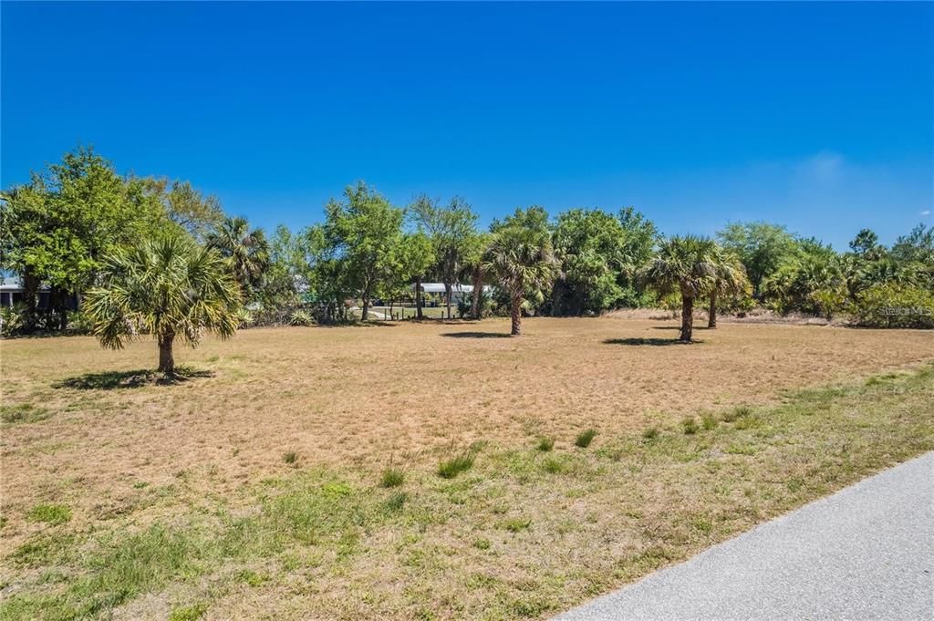En Venta: $170,000 (0.43 acres)