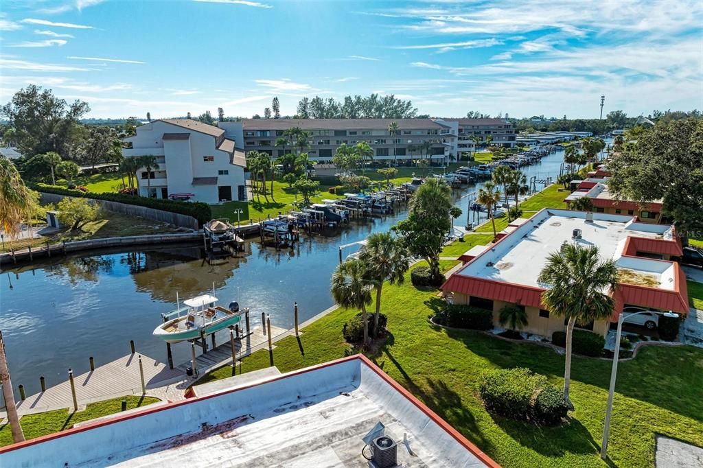 For Sale: $355,000 (2 beds, 2 baths, 1135 Square Feet)