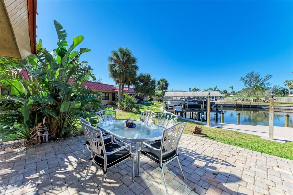 For Sale: $355,000 (2 beds, 2 baths, 1135 Square Feet)