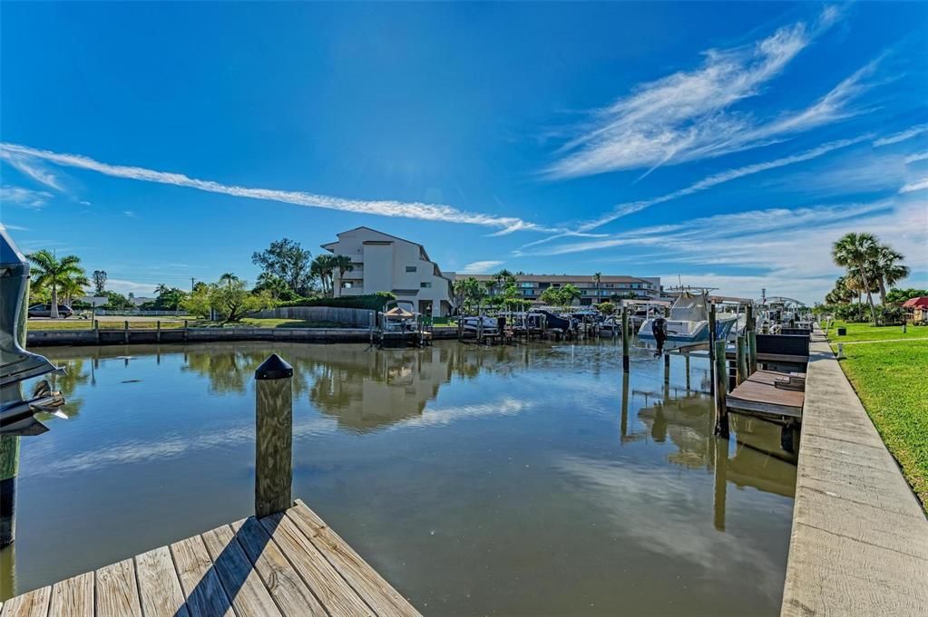 For Sale: $355,000 (2 beds, 2 baths, 1135 Square Feet)
