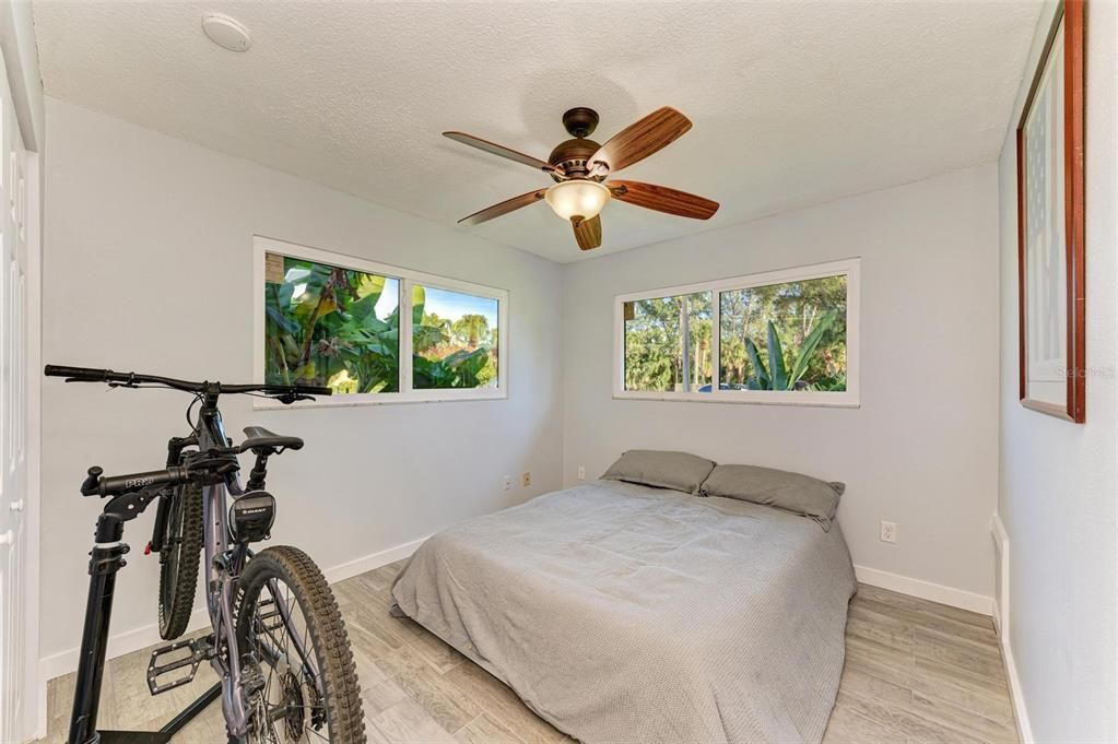 For Sale: $355,000 (2 beds, 2 baths, 1135 Square Feet)