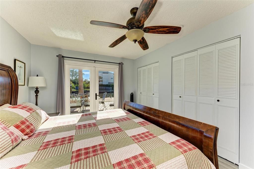 For Sale: $355,000 (2 beds, 2 baths, 1135 Square Feet)