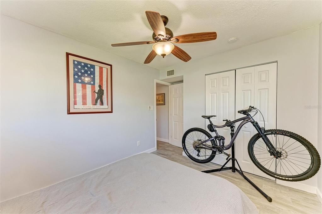 For Sale: $355,000 (2 beds, 2 baths, 1135 Square Feet)