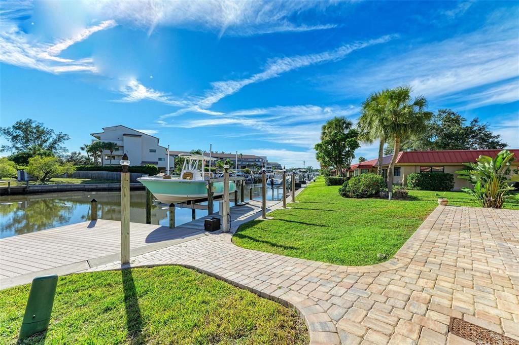 For Sale: $355,000 (2 beds, 2 baths, 1135 Square Feet)
