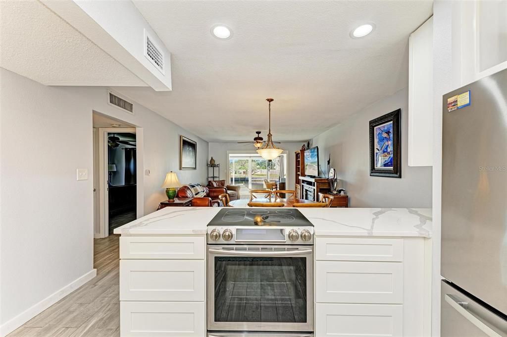 For Sale: $355,000 (2 beds, 2 baths, 1135 Square Feet)