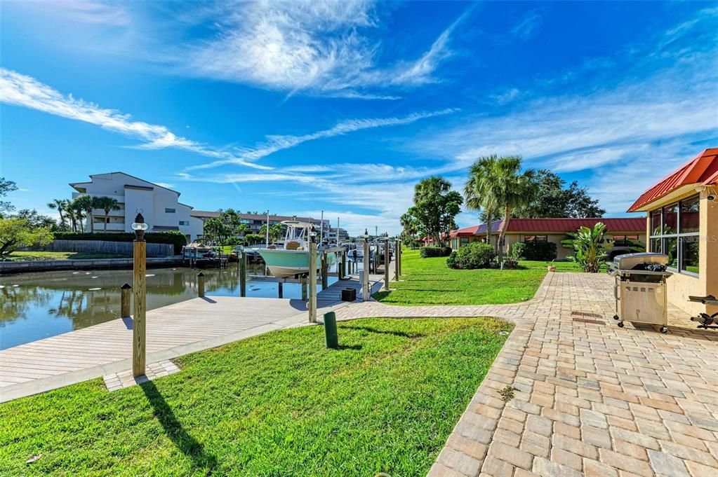 For Sale: $355,000 (2 beds, 2 baths, 1135 Square Feet)