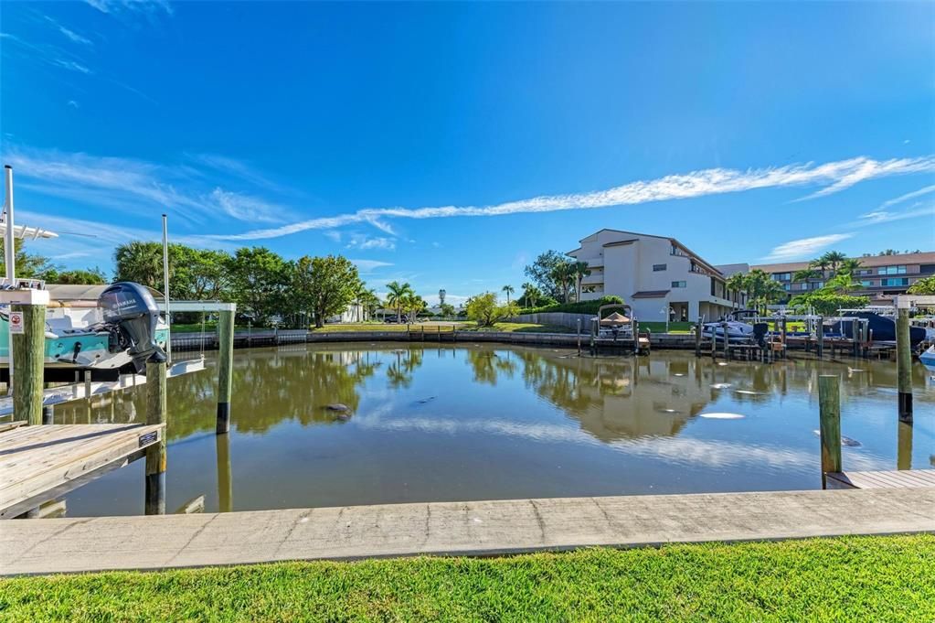 For Sale: $355,000 (2 beds, 2 baths, 1135 Square Feet)