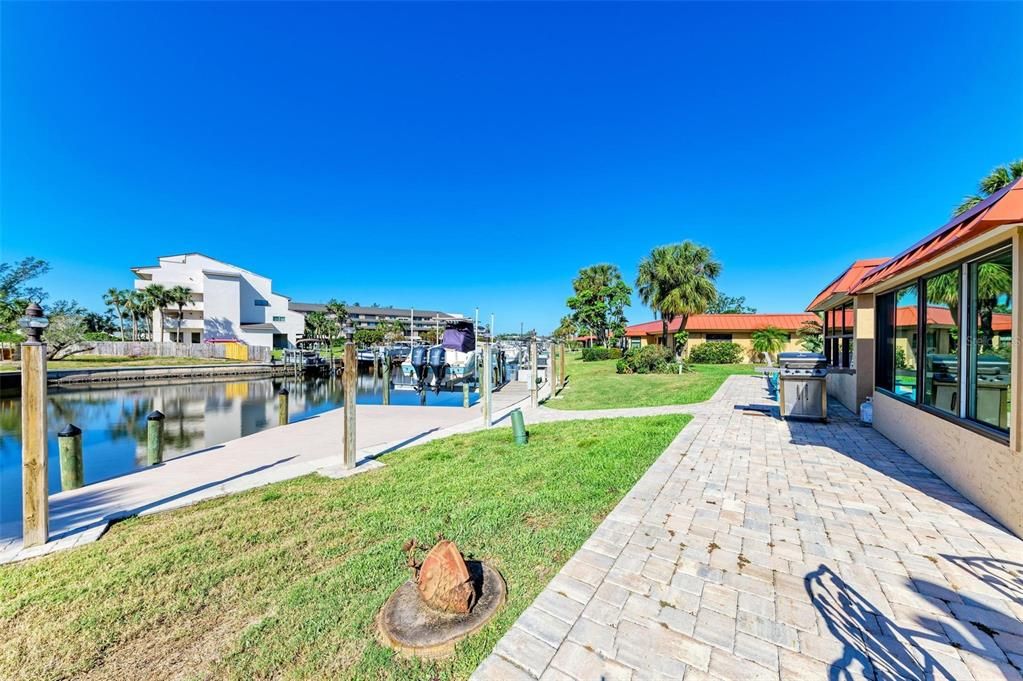 For Sale: $355,000 (2 beds, 2 baths, 1135 Square Feet)