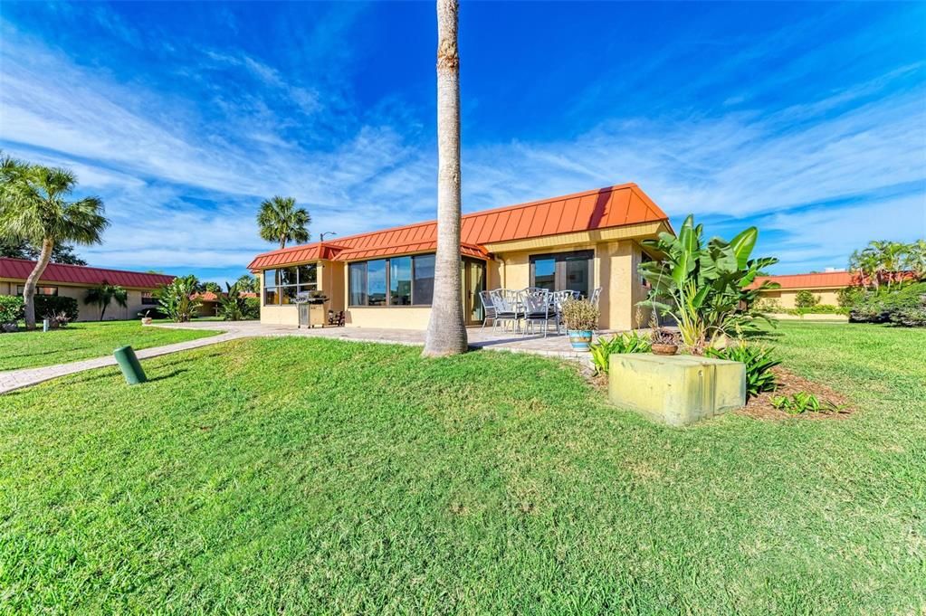For Sale: $355,000 (2 beds, 2 baths, 1135 Square Feet)