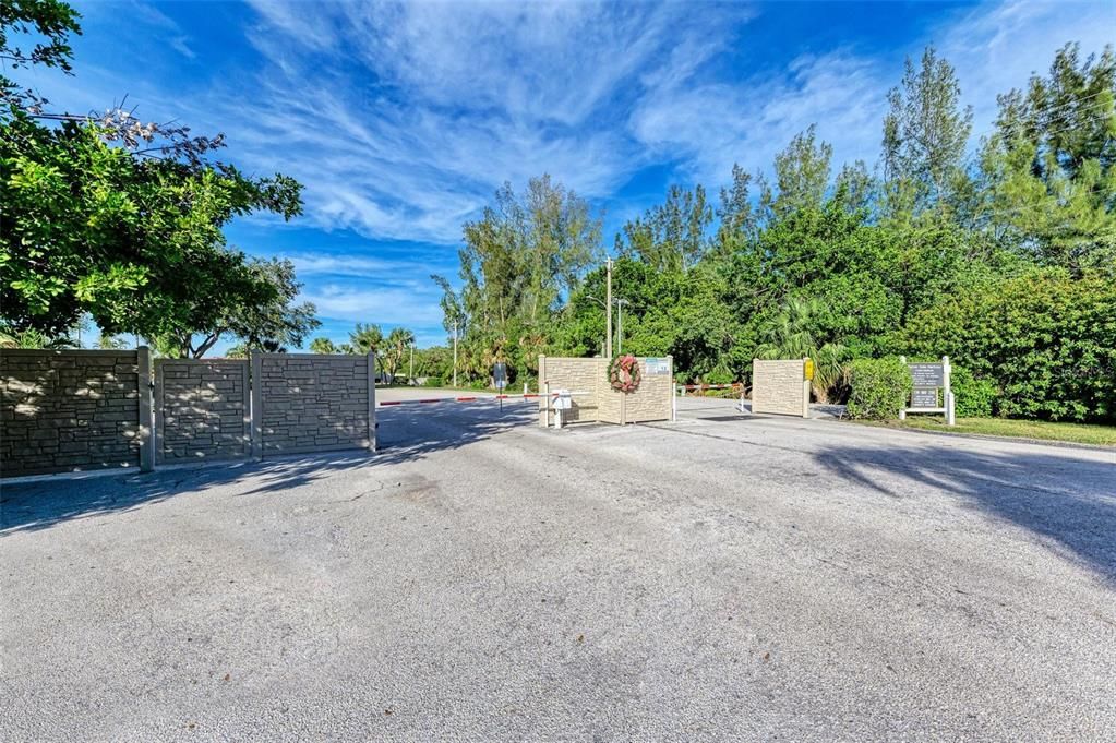 For Sale: $355,000 (2 beds, 2 baths, 1135 Square Feet)