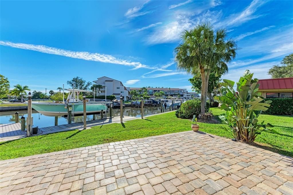 For Sale: $355,000 (2 beds, 2 baths, 1135 Square Feet)