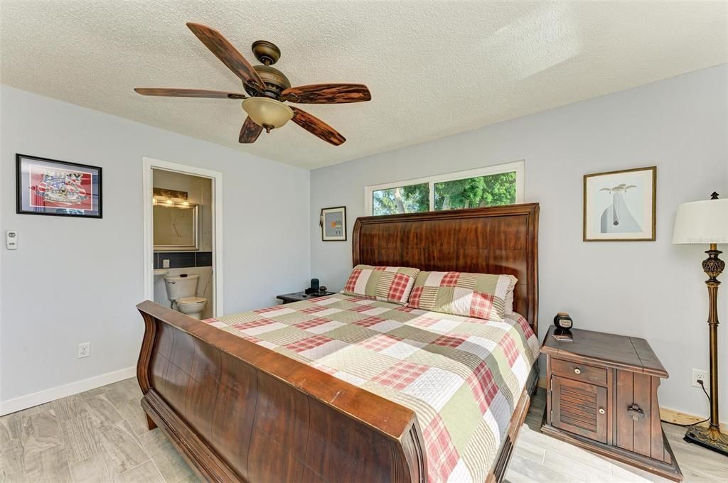For Sale: $355,000 (2 beds, 2 baths, 1135 Square Feet)