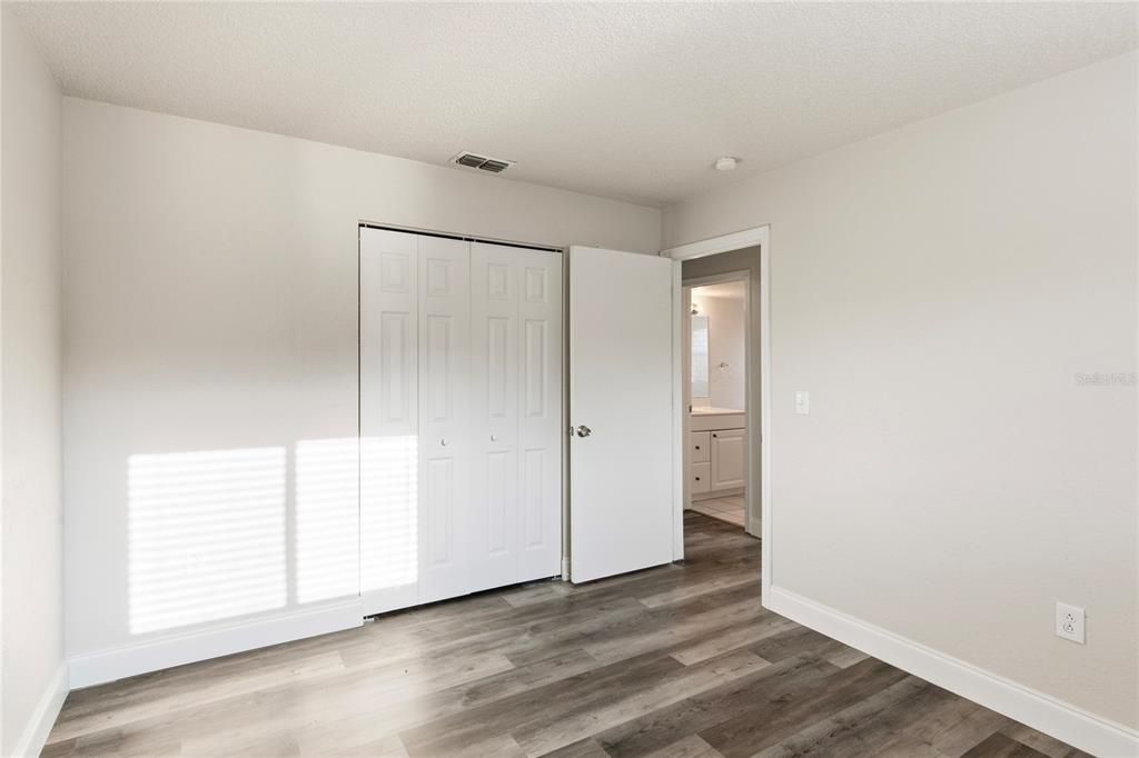 For Sale: $325,000 (2 beds, 2 baths, 1108 Square Feet)