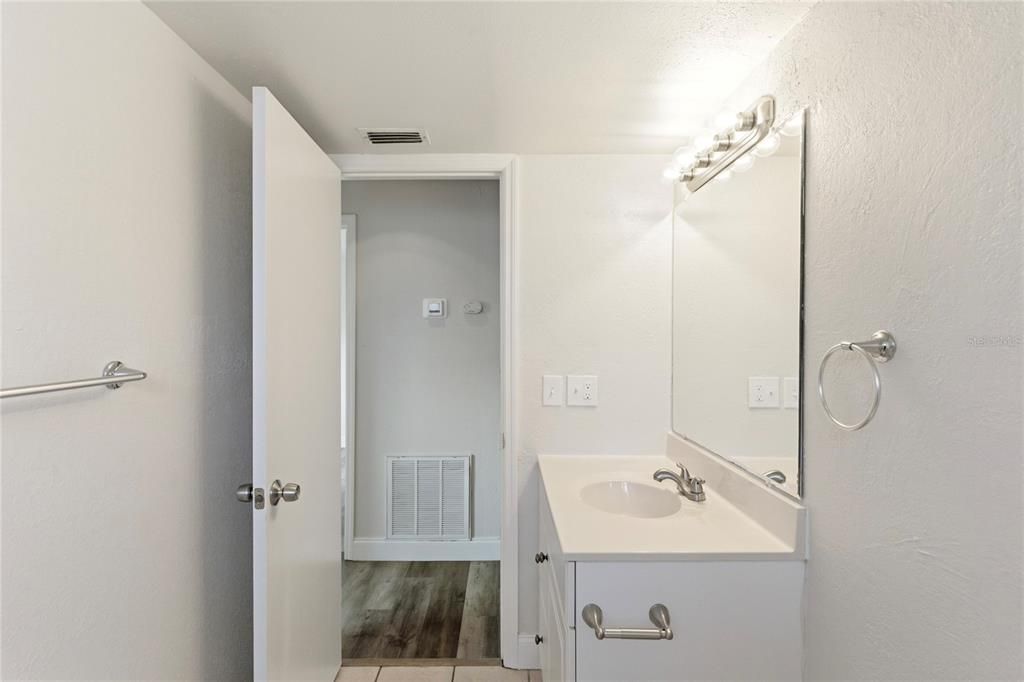 For Sale: $325,000 (2 beds, 2 baths, 1108 Square Feet)
