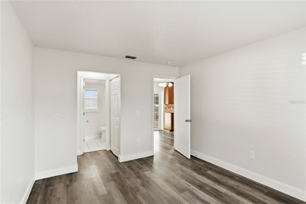 For Sale: $325,000 (2 beds, 2 baths, 1108 Square Feet)