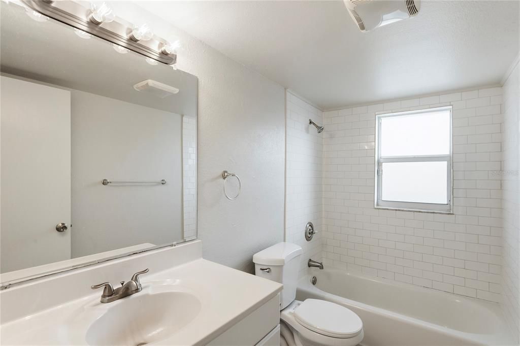 For Sale: $325,000 (2 beds, 2 baths, 1108 Square Feet)