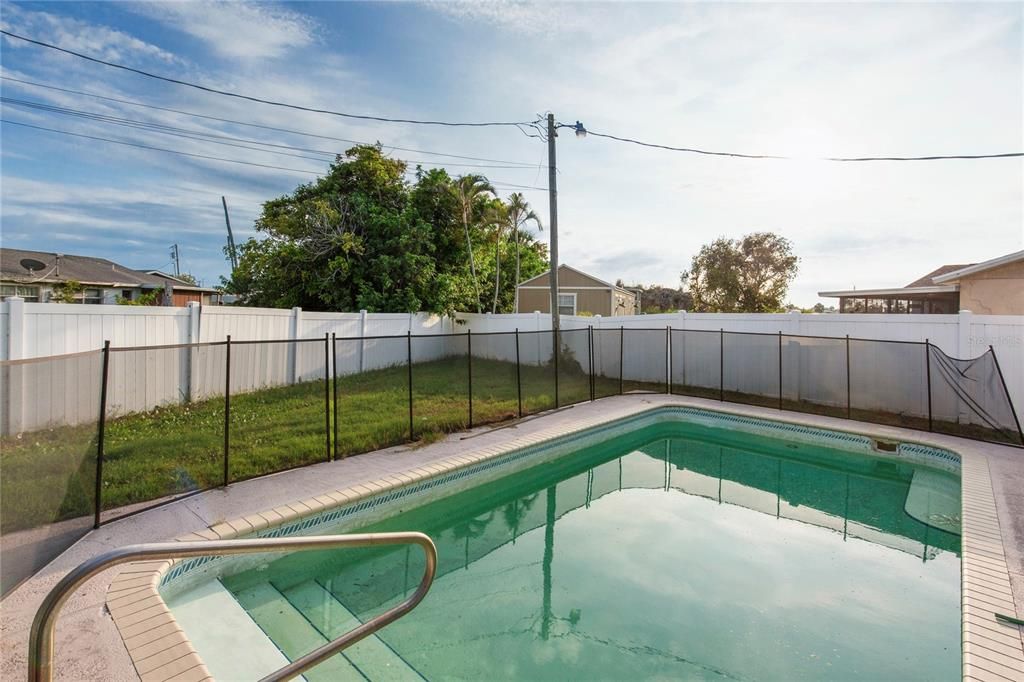 For Sale: $325,000 (2 beds, 2 baths, 1108 Square Feet)