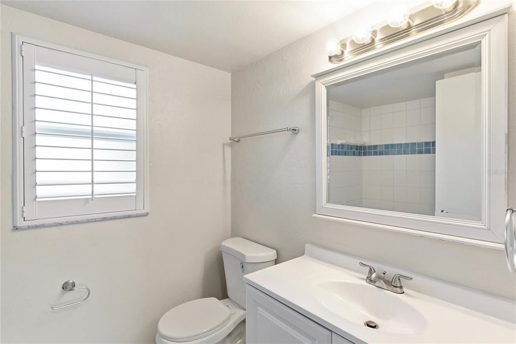 For Sale: $325,000 (2 beds, 2 baths, 1108 Square Feet)