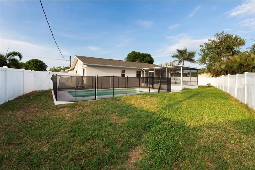 For Sale: $325,000 (2 beds, 2 baths, 1108 Square Feet)