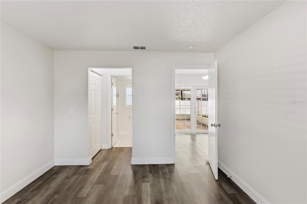 For Sale: $325,000 (2 beds, 2 baths, 1108 Square Feet)