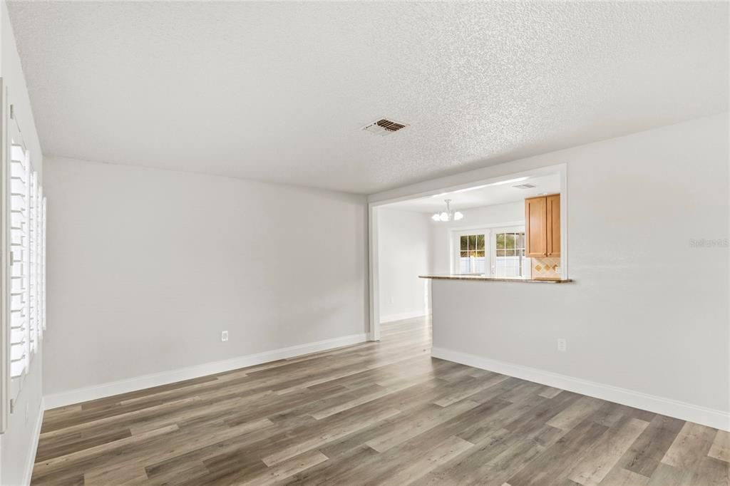 For Sale: $325,000 (2 beds, 2 baths, 1108 Square Feet)