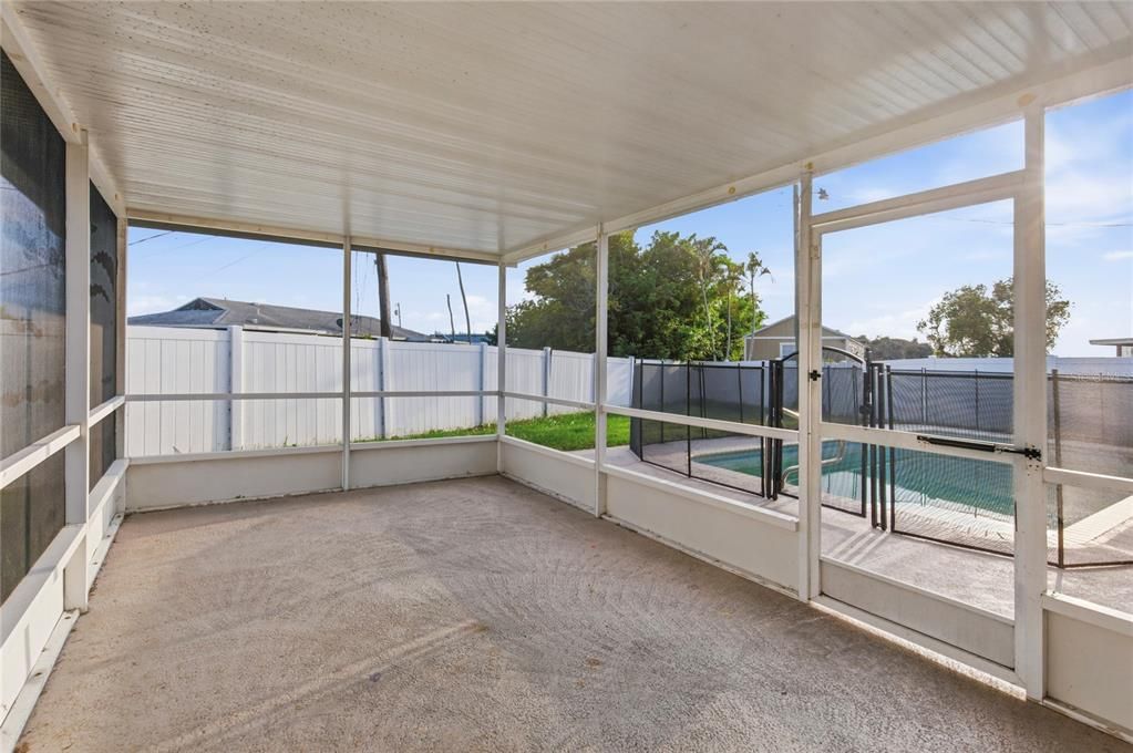 For Sale: $325,000 (2 beds, 2 baths, 1108 Square Feet)