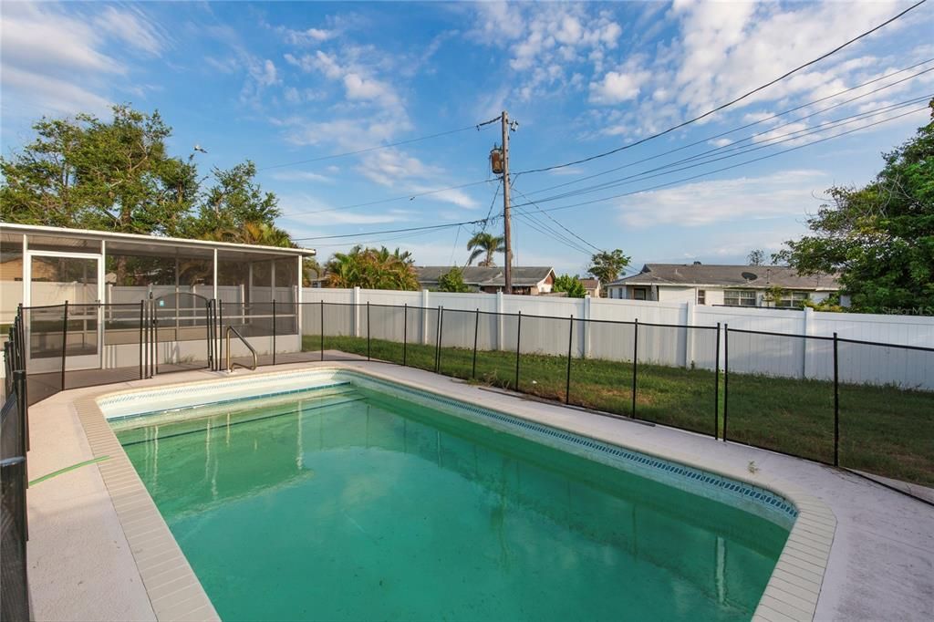 For Sale: $325,000 (2 beds, 2 baths, 1108 Square Feet)