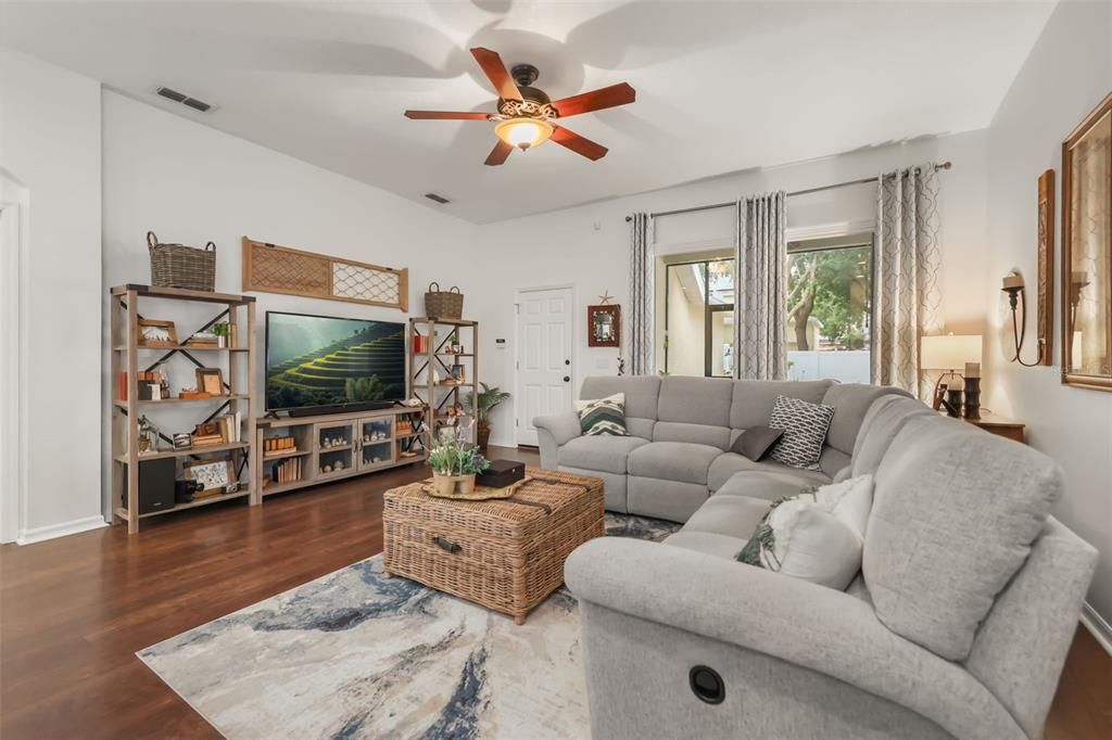 Activo con contrato: $499,900 (3 camas, 2 baños, 1700 Pies cuadrados)