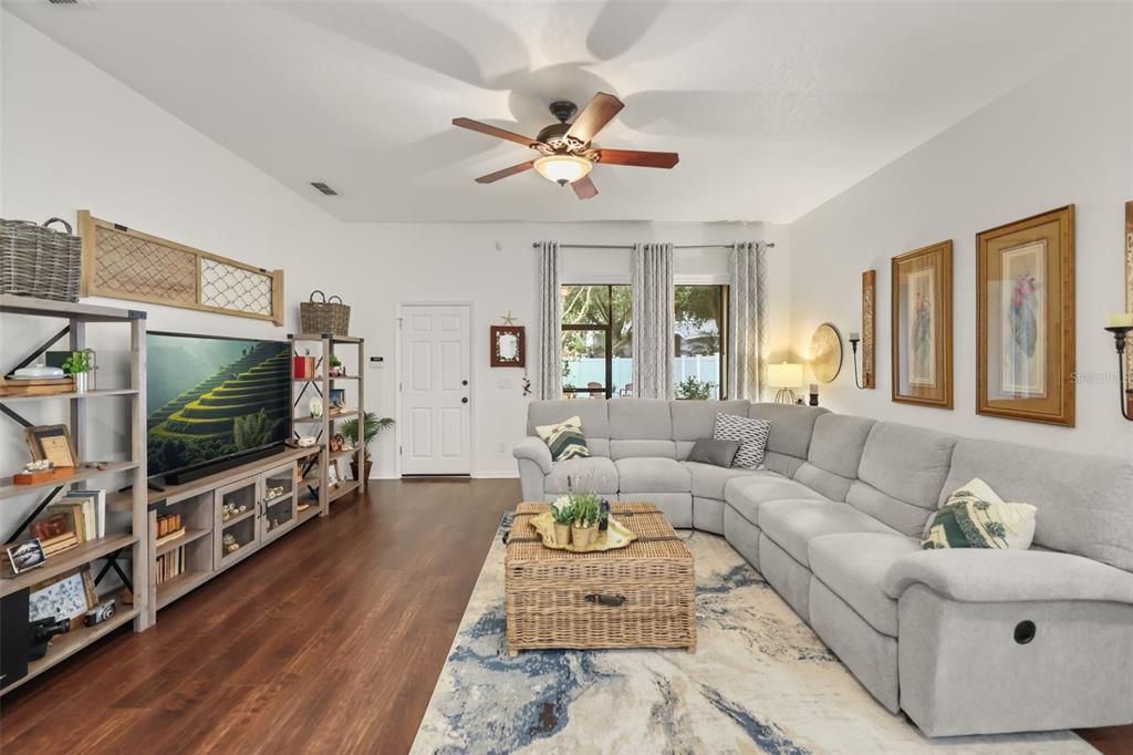 Activo con contrato: $499,900 (3 camas, 2 baños, 1700 Pies cuadrados)