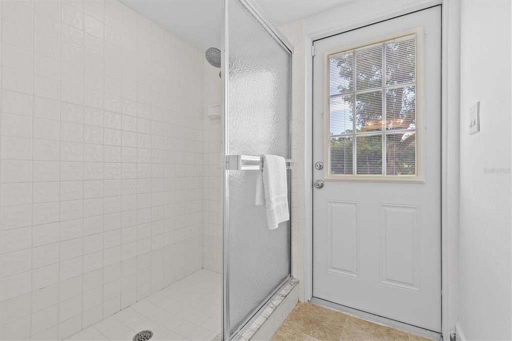 En Venta: $1,135,000 (4 camas, 3 baños, 3106 Pies cuadrados)