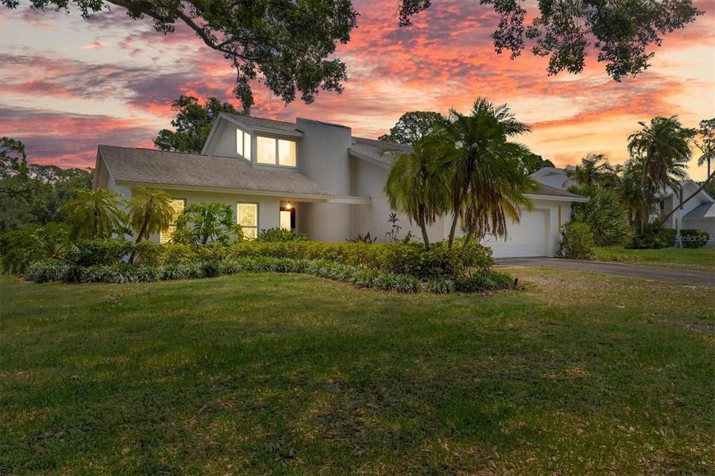 En Venta: $1,135,000 (4 camas, 3 baños, 3106 Pies cuadrados)