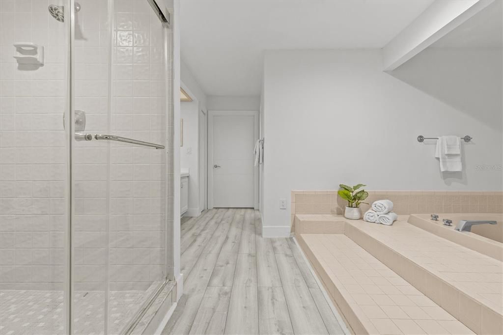 En Venta: $1,135,000 (4 camas, 3 baños, 3106 Pies cuadrados)