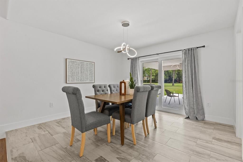 En Venta: $1,135,000 (4 camas, 3 baños, 3106 Pies cuadrados)