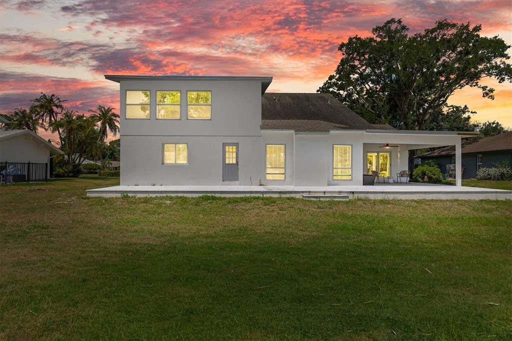 En Venta: $1,135,000 (4 camas, 3 baños, 3106 Pies cuadrados)