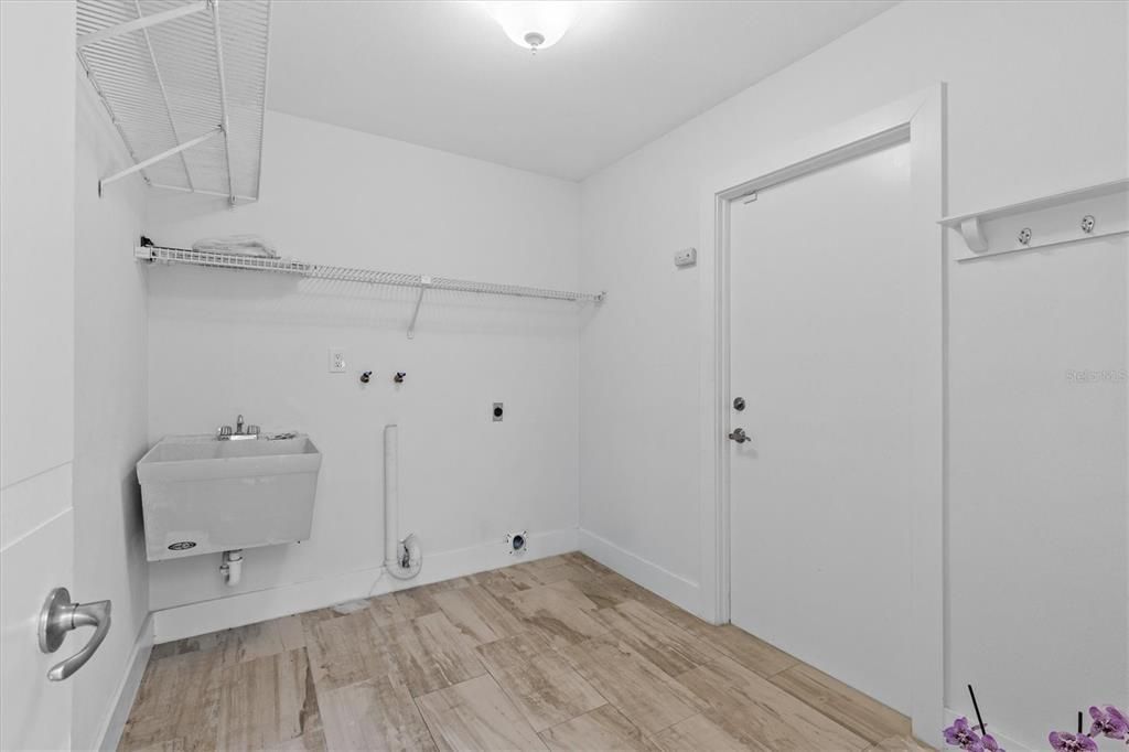 En Venta: $1,135,000 (4 camas, 3 baños, 3106 Pies cuadrados)