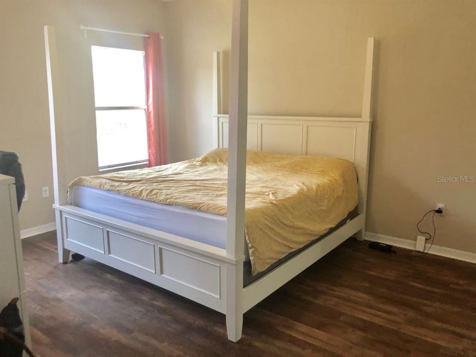 En Renta: $2,495 (4 camas, 2 baños, 1870 Pies cuadrados)