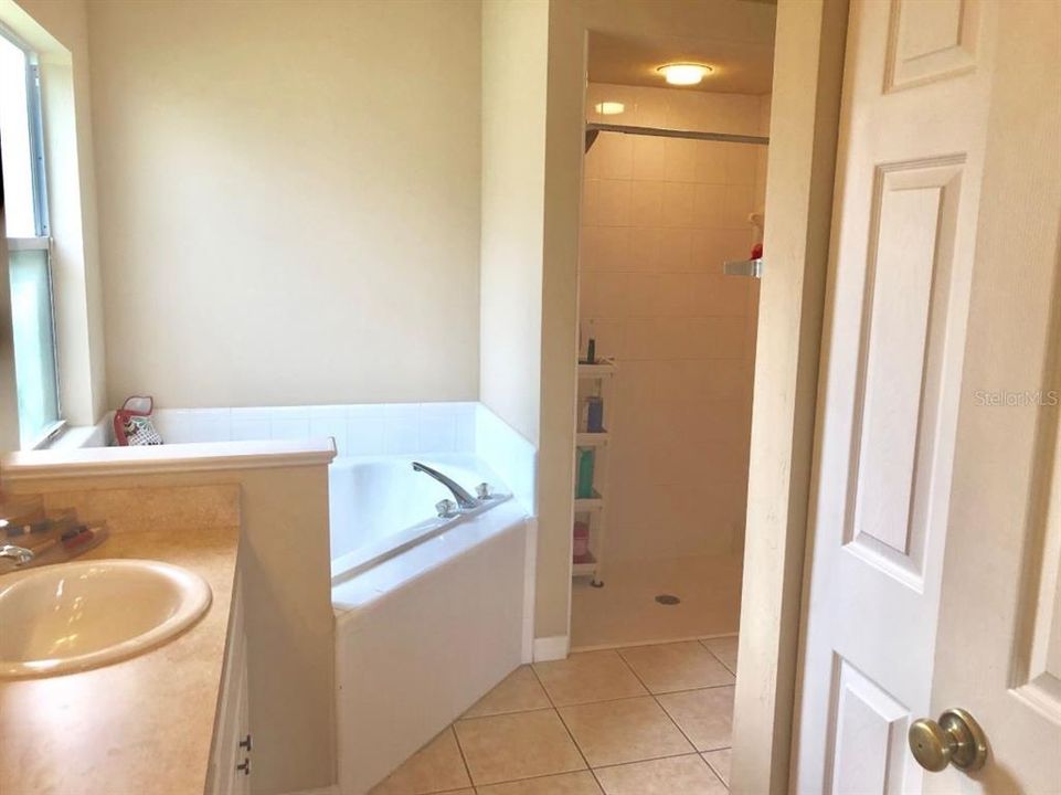 En Renta: $2,495 (4 camas, 2 baños, 1870 Pies cuadrados)