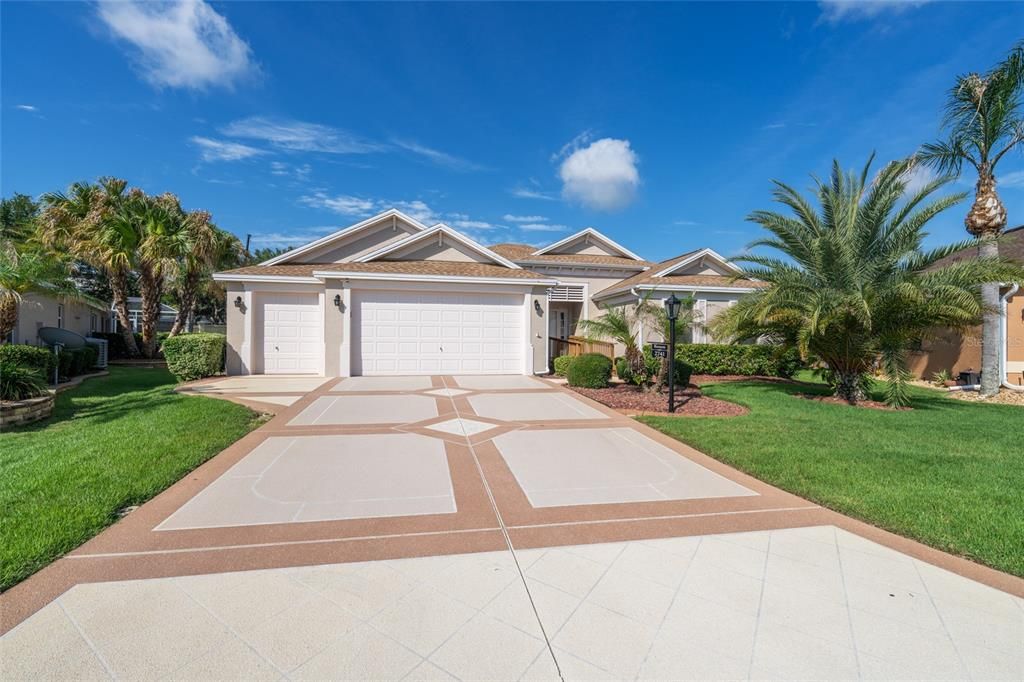 For Sale: $799,900 (3 beds, 2 baths, 1978 Square Feet)