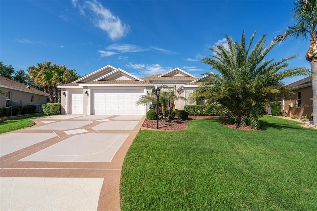 For Sale: $799,900 (3 beds, 2 baths, 1978 Square Feet)