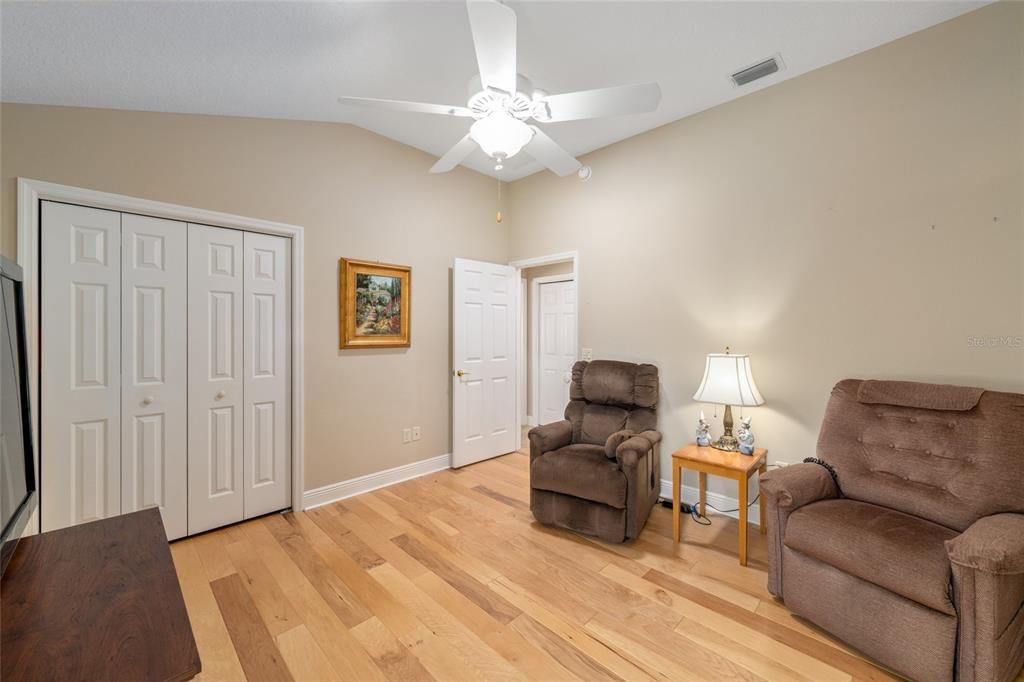 For Sale: $799,900 (3 beds, 2 baths, 1978 Square Feet)