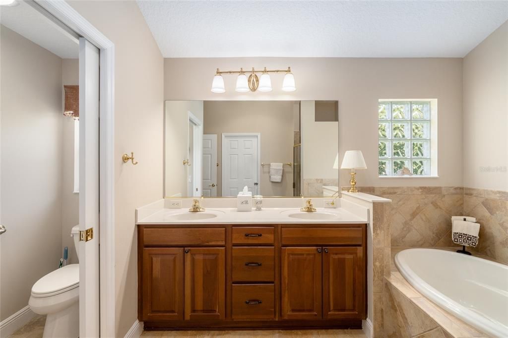For Sale: $799,900 (3 beds, 2 baths, 1978 Square Feet)