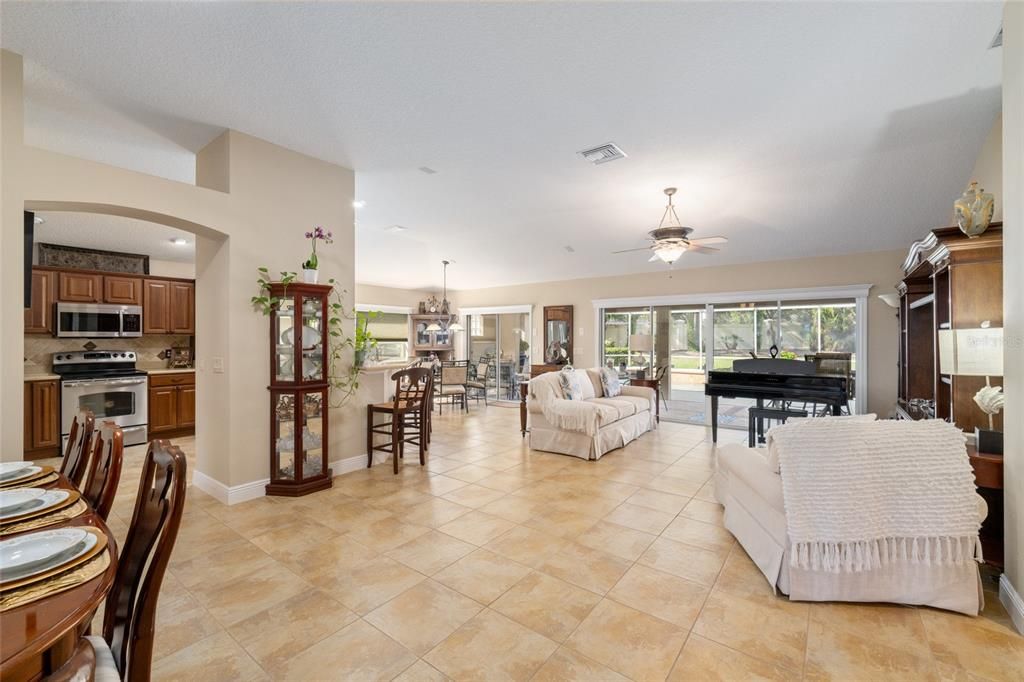 For Sale: $799,900 (3 beds, 2 baths, 1978 Square Feet)