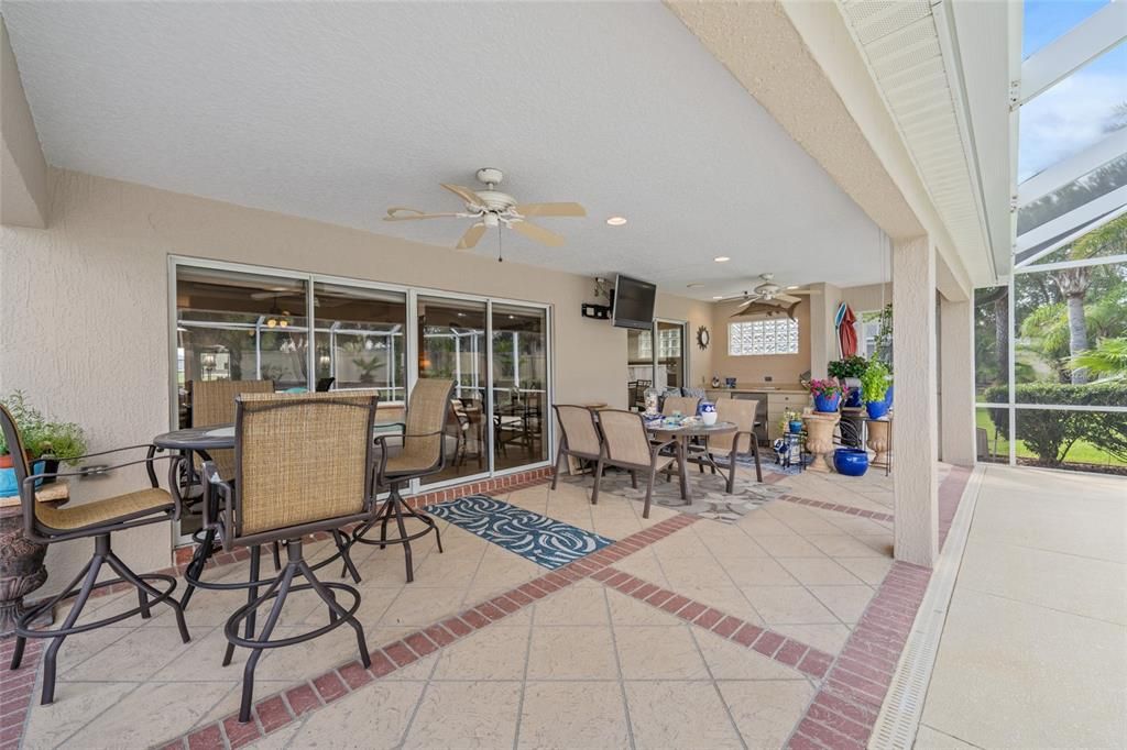 For Sale: $799,900 (3 beds, 2 baths, 1978 Square Feet)