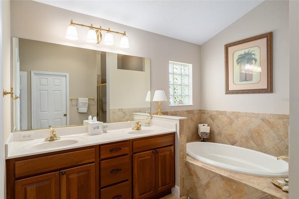 For Sale: $799,900 (3 beds, 2 baths, 1978 Square Feet)
