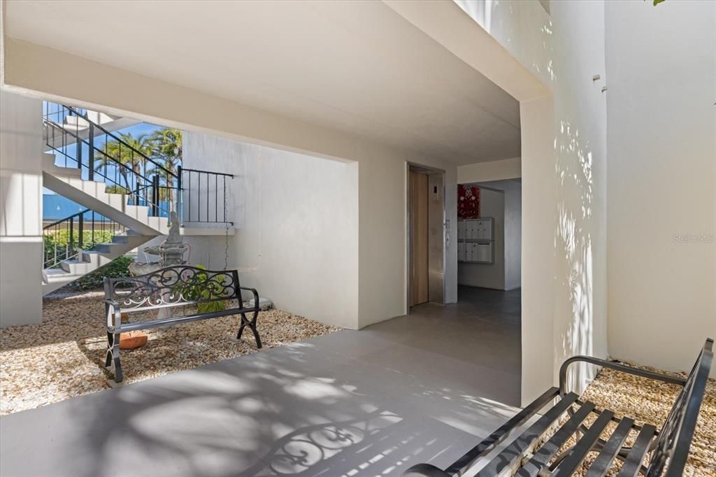 Activo con contrato: $170,000 (2 camas, 2 baños, 833 Pies cuadrados)