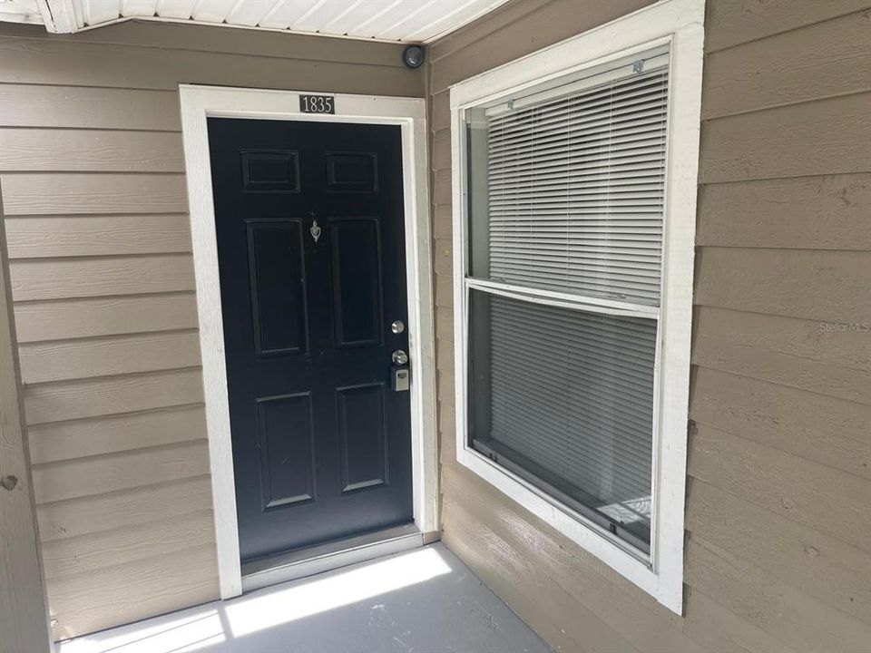 For Rent: $1,250 (1 beds, 1 baths, 696 Square Feet)